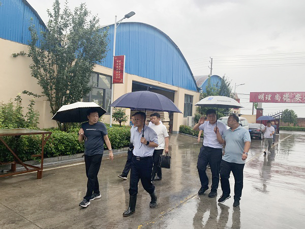 汤阴县副县长李宏杰同志莅临香港天线宝宝资料中心视察指导